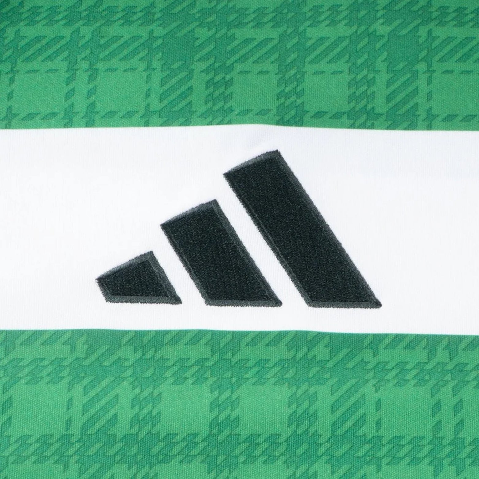 Celtic Domicile 25/26 - Tous les Sponsors - Porté