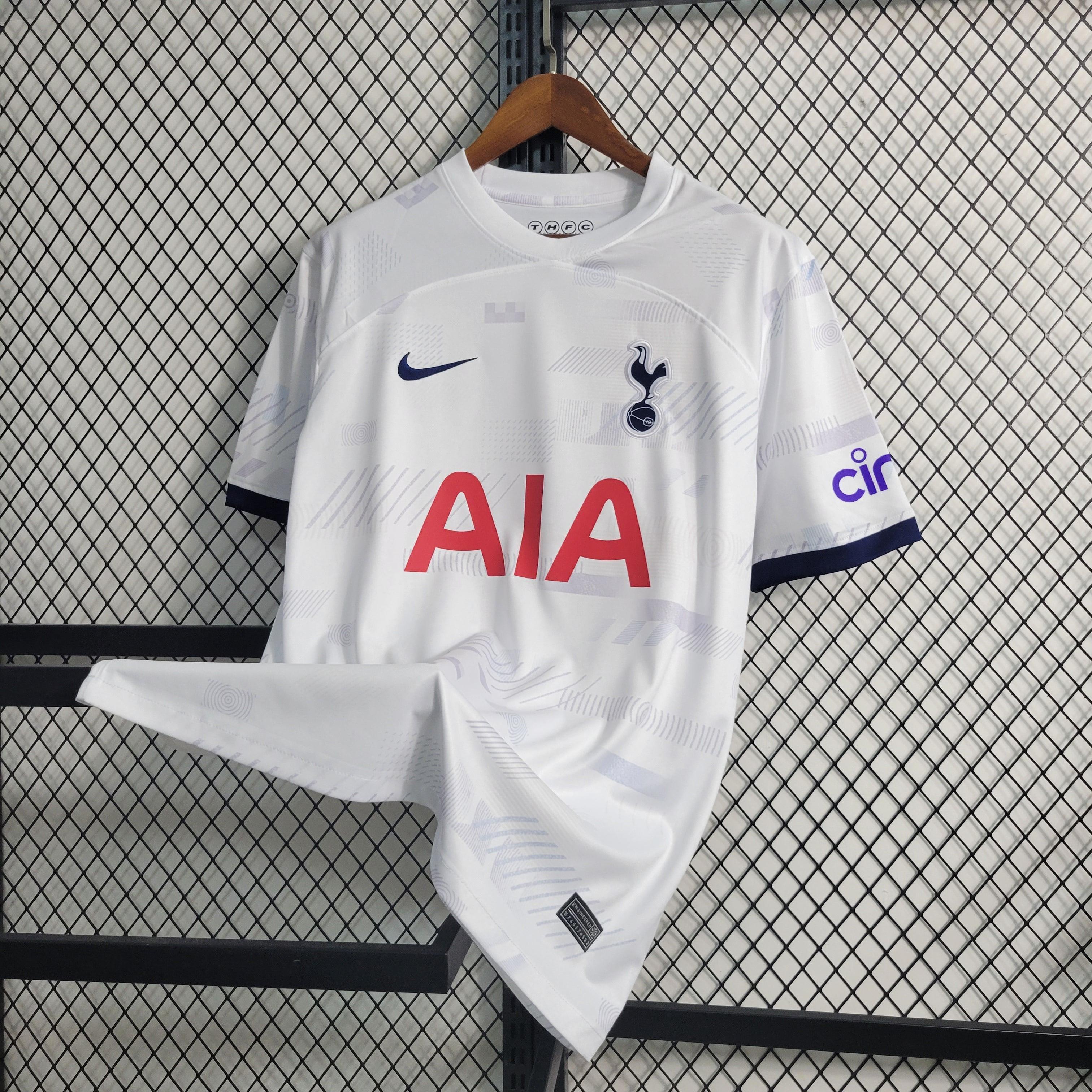 Tottenham Hotspur Domicile 23/24 - Vue rapprochée