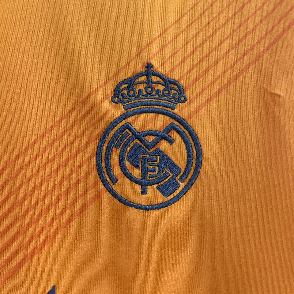 Real Madrid Extérieur 24/25 - Symbole HP inclus - Vue rapprochée