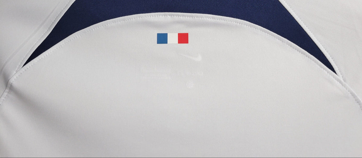 PSG Extérieur 23/24 - Vue rapprochée