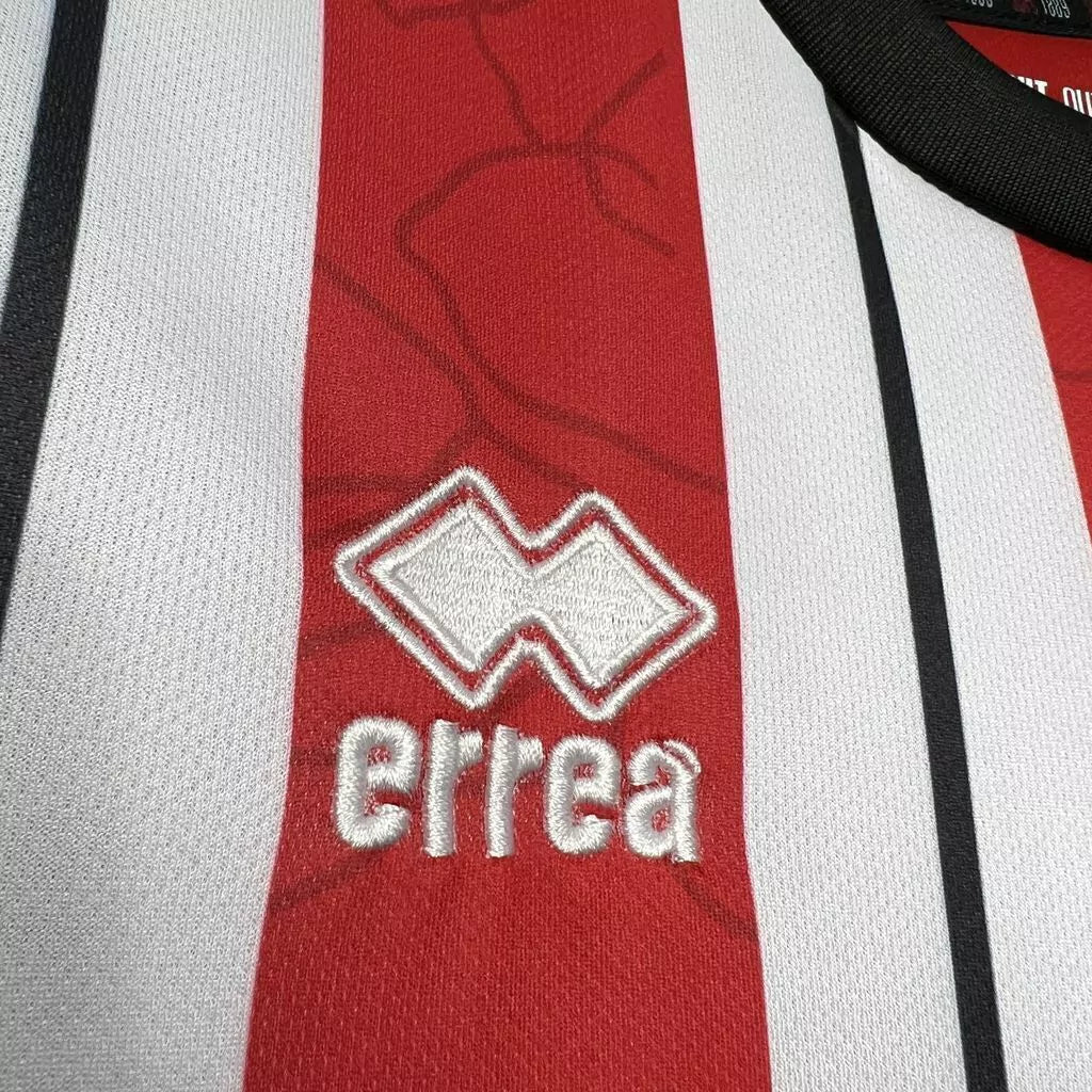 Sheffield United Domicile 24/25 - Vue rapprochée