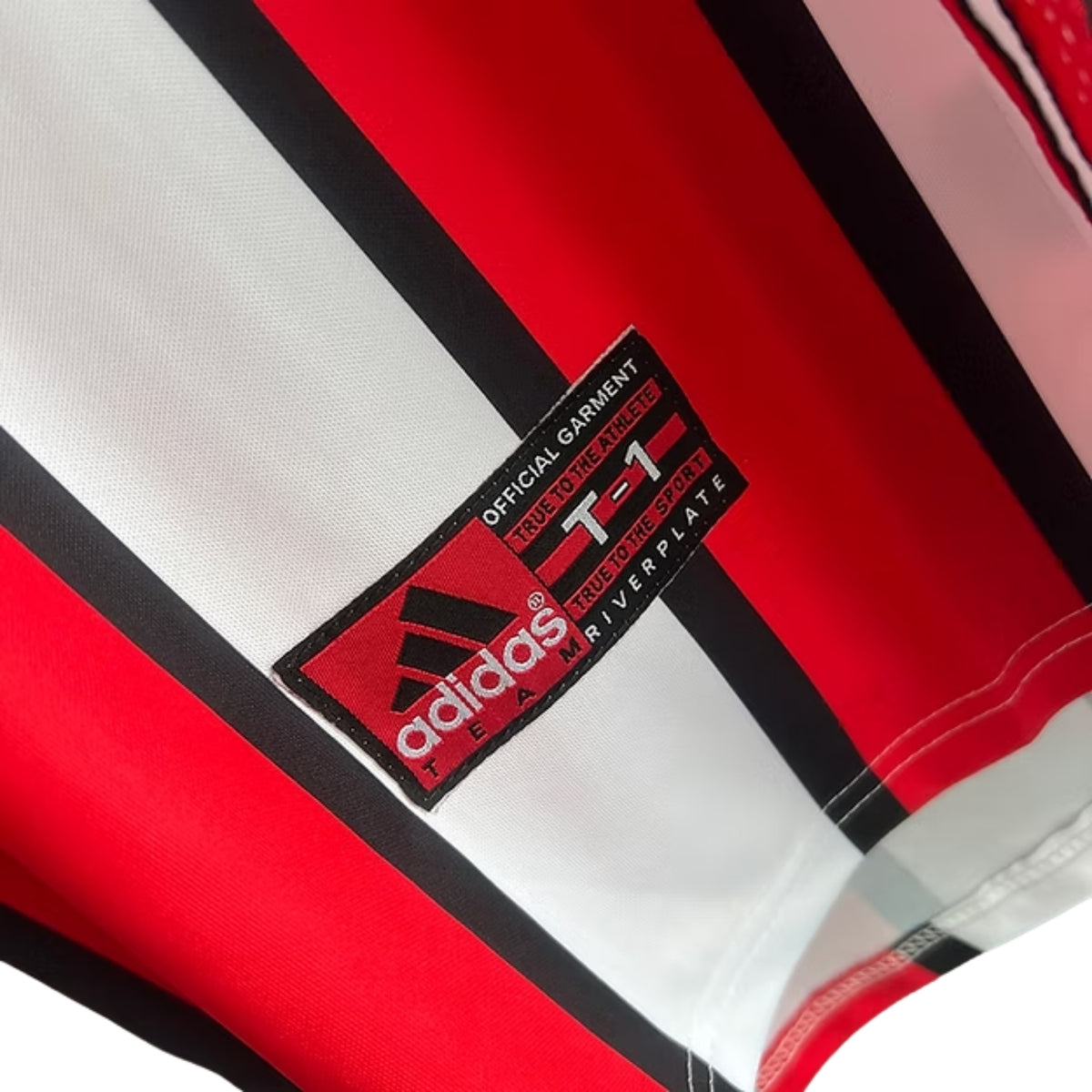 River Plate Third 99/00 - Close-up