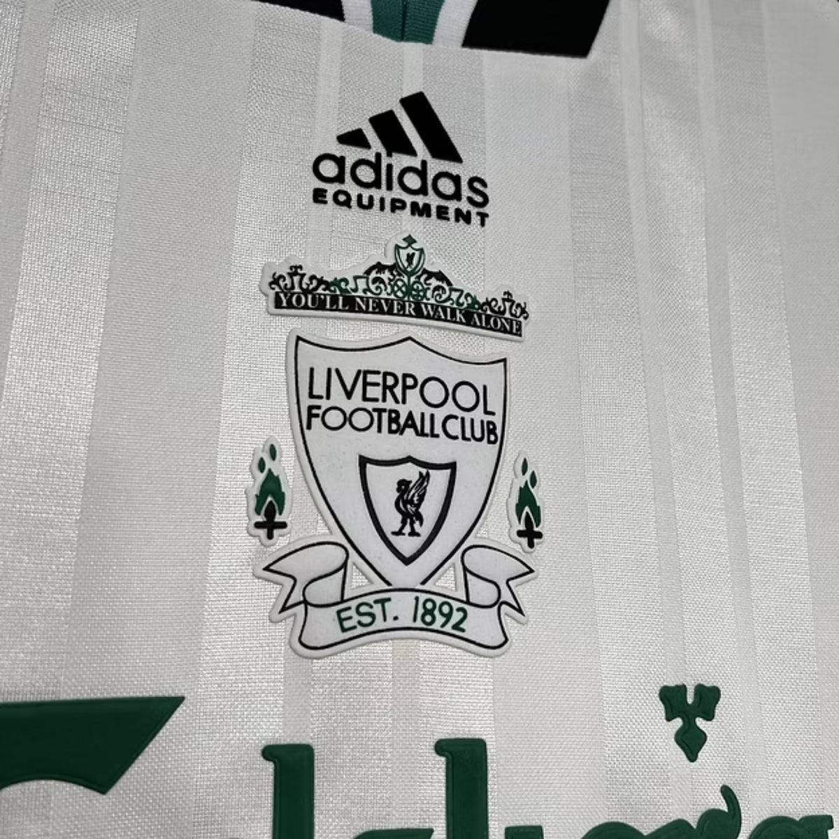 Liverpool Home 93/94 - Close-up
