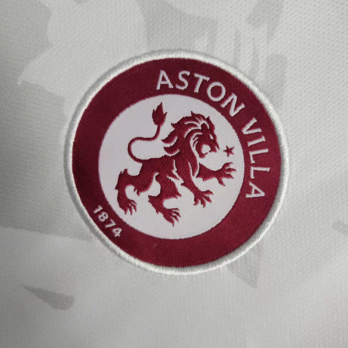 Aston Villa Extériuer 23/24 - Vue rapprochée