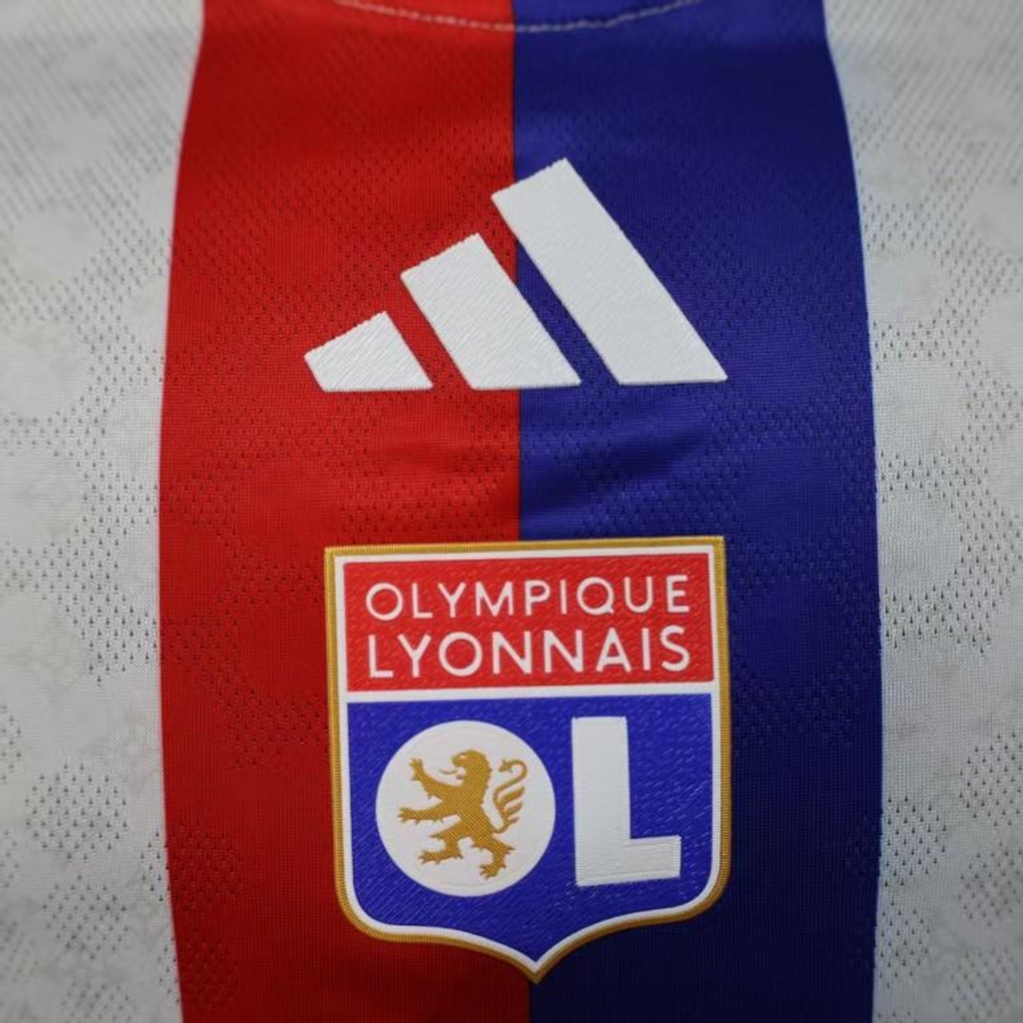 Olympique Lyonnais Domicile 25/26 - Vue rapprochée