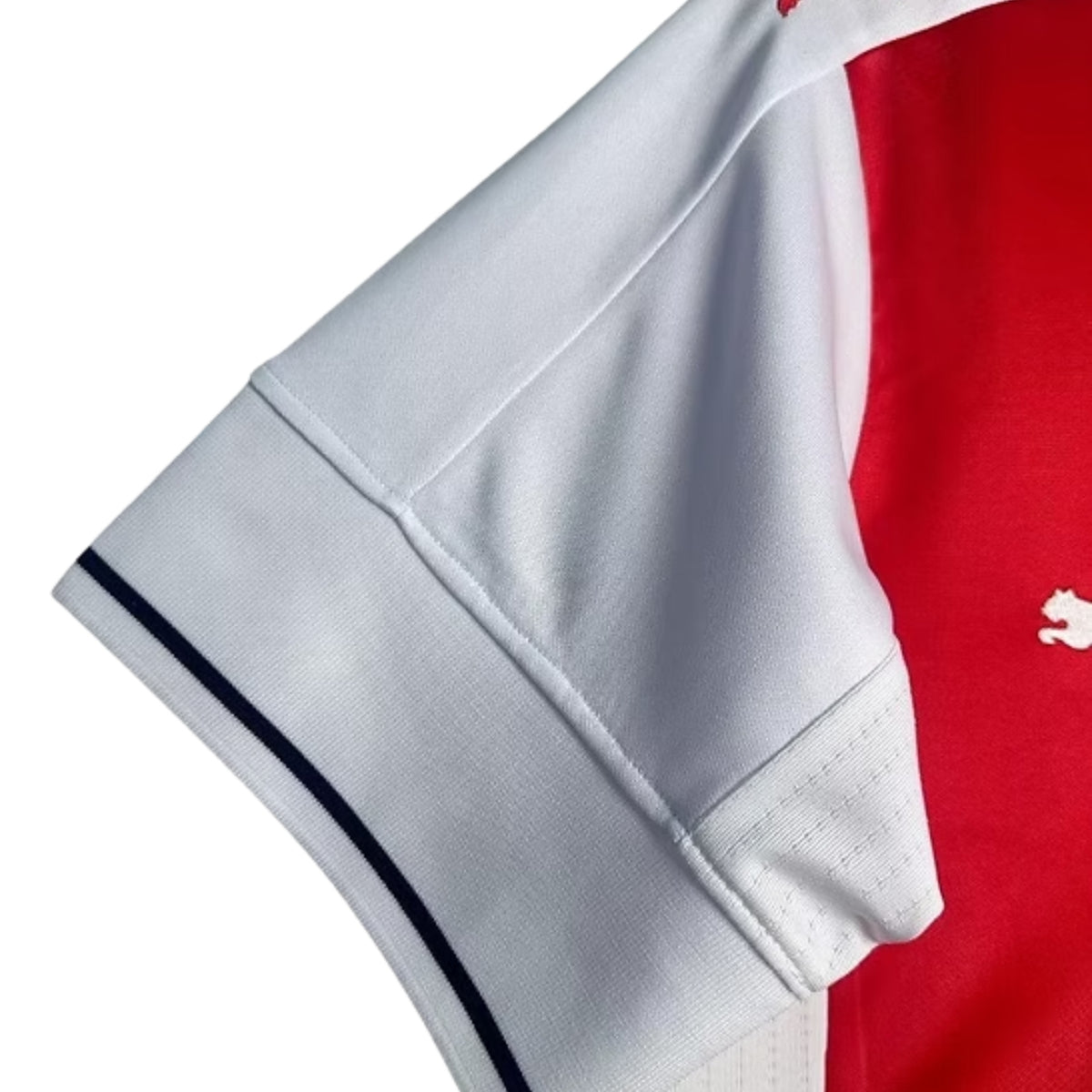 Arsenal Home 16/17 - Close-up
