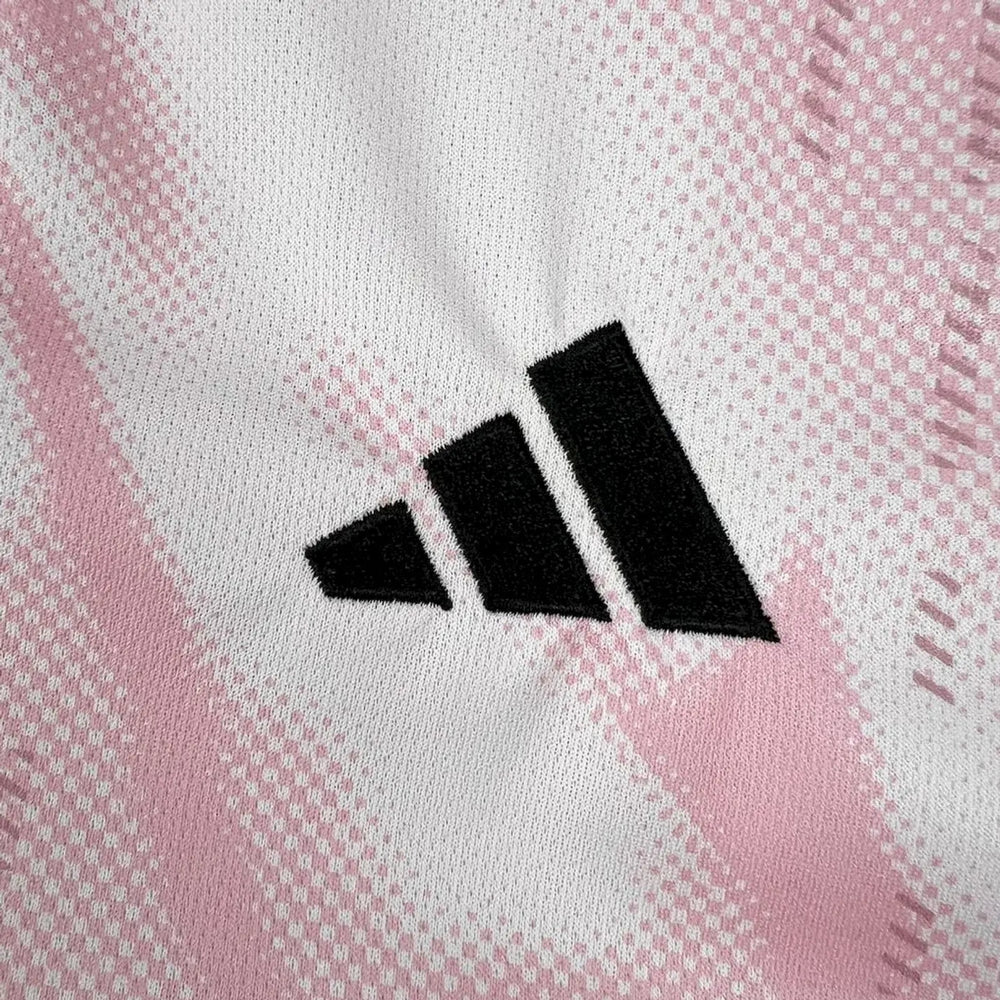 Real Madrid Édition Spéciale 25/26 - Rose et Blanc