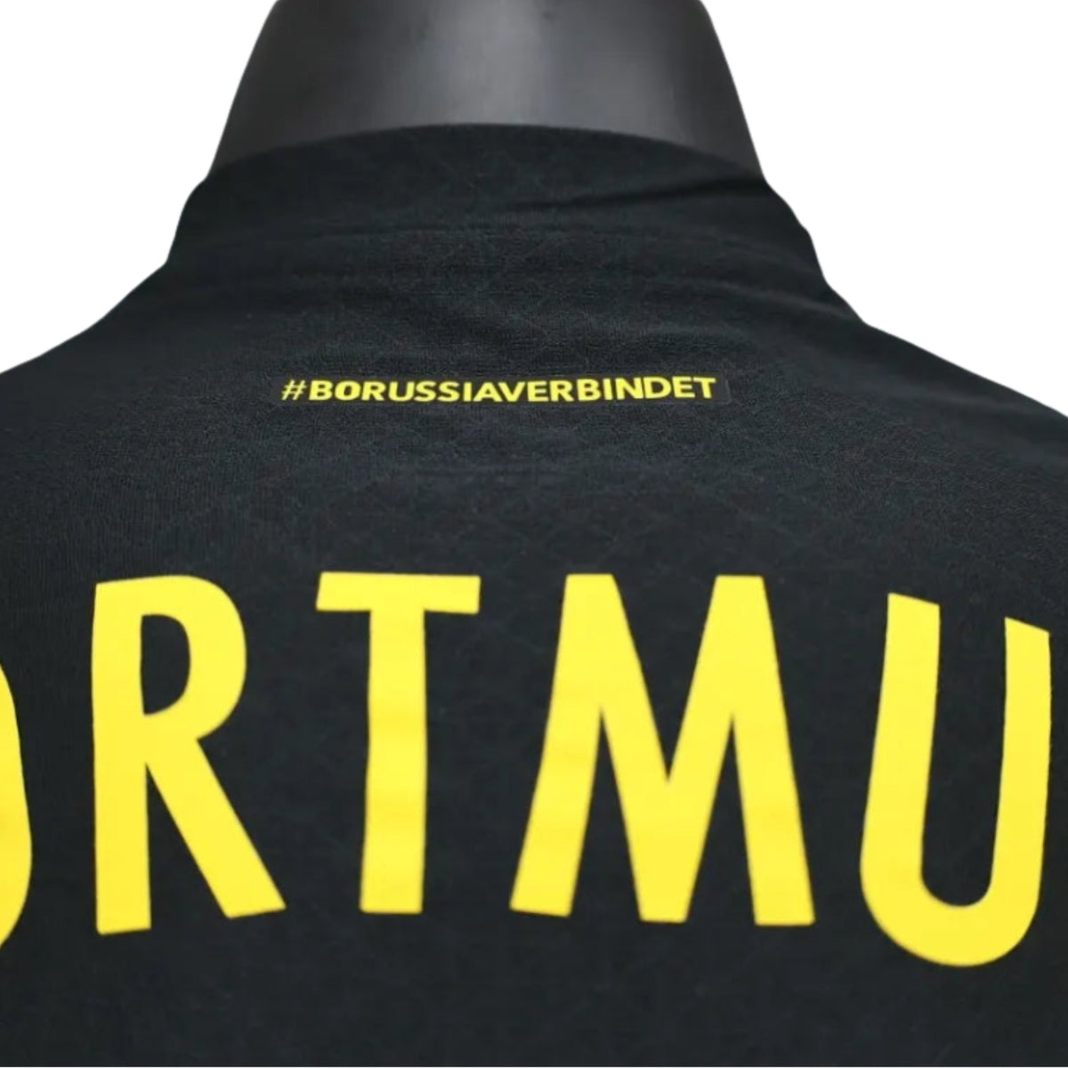 Borussia Dortmund Extérieur 23/24 - Vue rapprochée