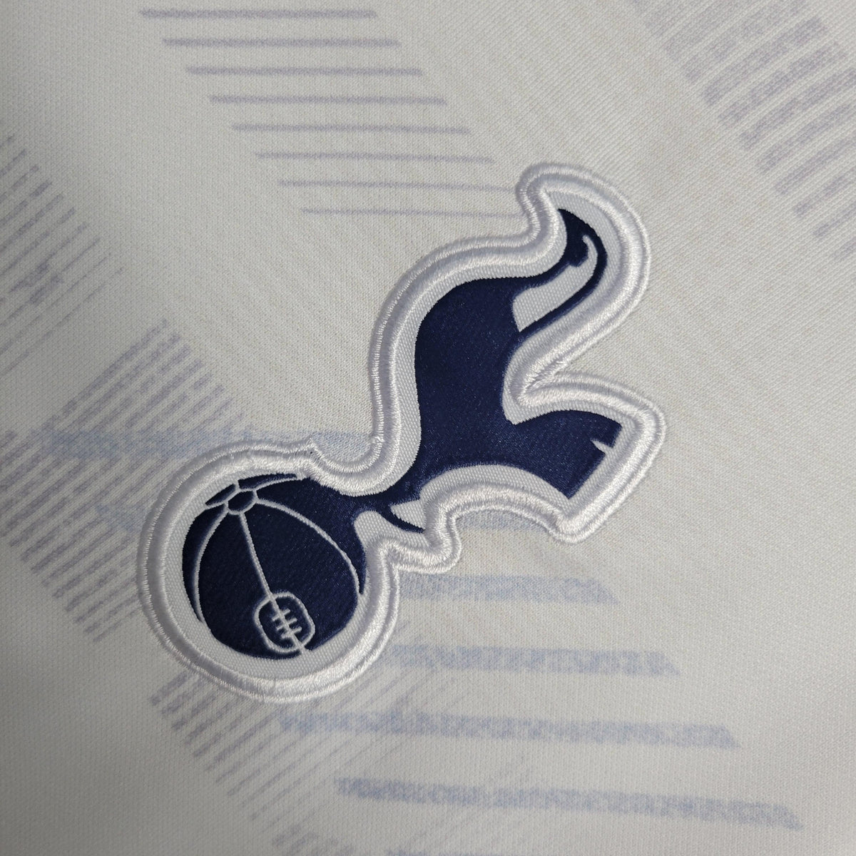 Tottenham Hotspur Domicile 23/24 - Vue latérale