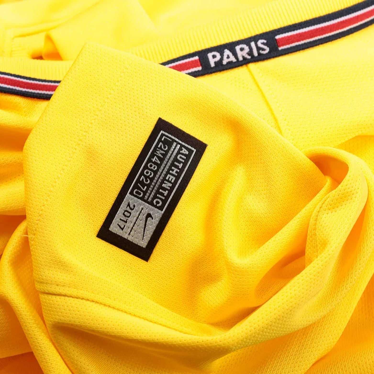 PSG Extérieur 17/18 - Porté
