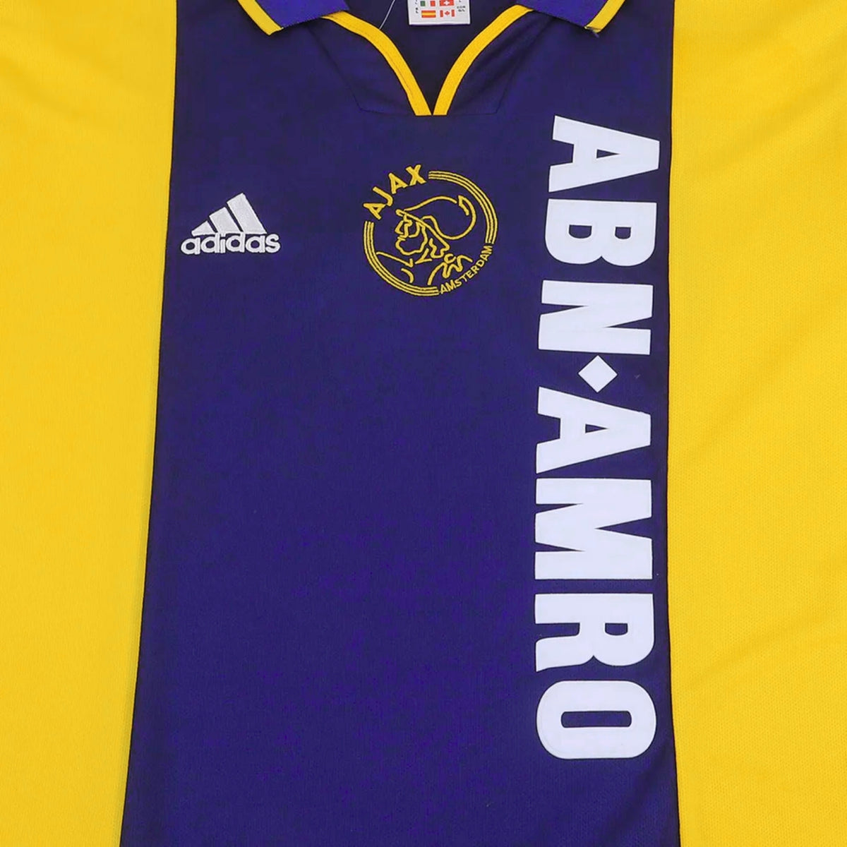 Ajax Extérieur 00/01 - Vue rapprochée