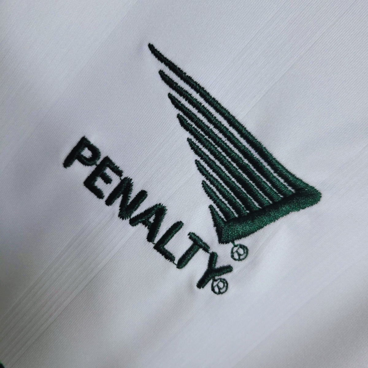 Coritiba Extérieur 97/98 - Vue rapprochée