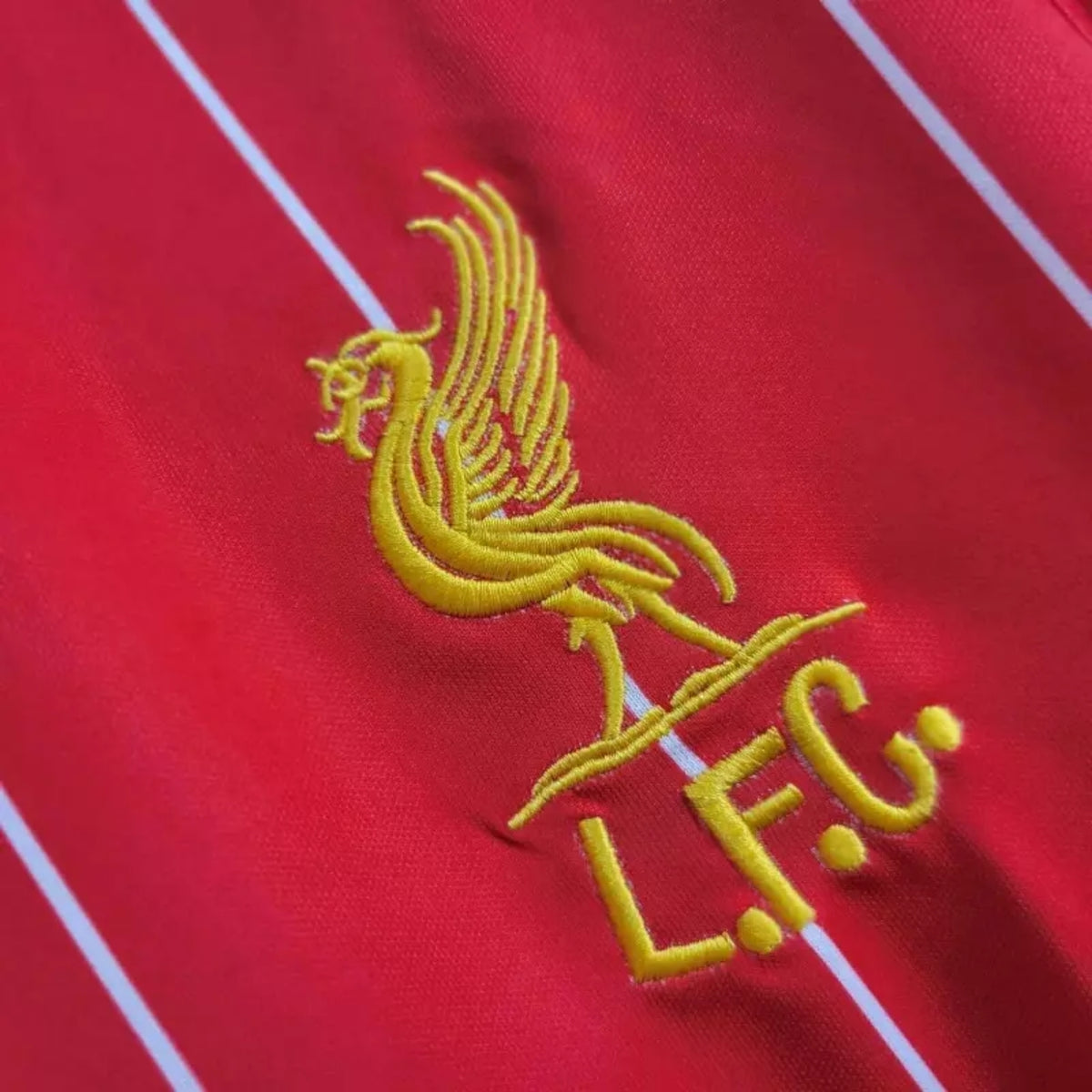 Liverpool Home 82/83 - Close-up