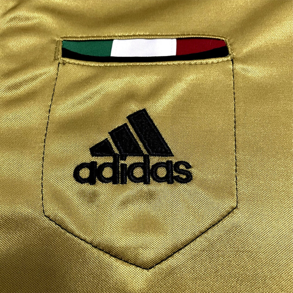 AC Milan Troisième 13/14 - Vue rapprochée
