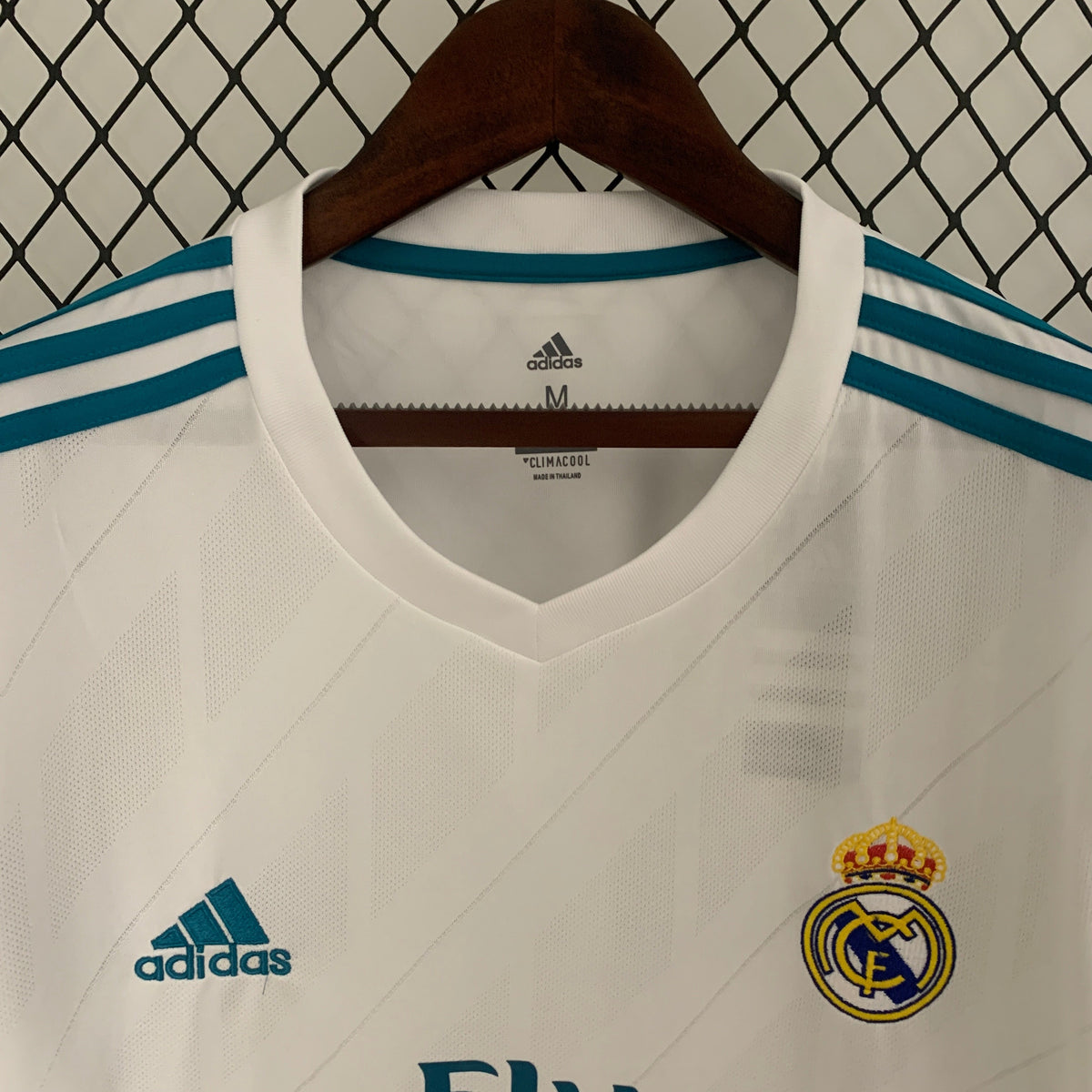 Real Madrid Domicile 17/18 - Manches Longues - Détail