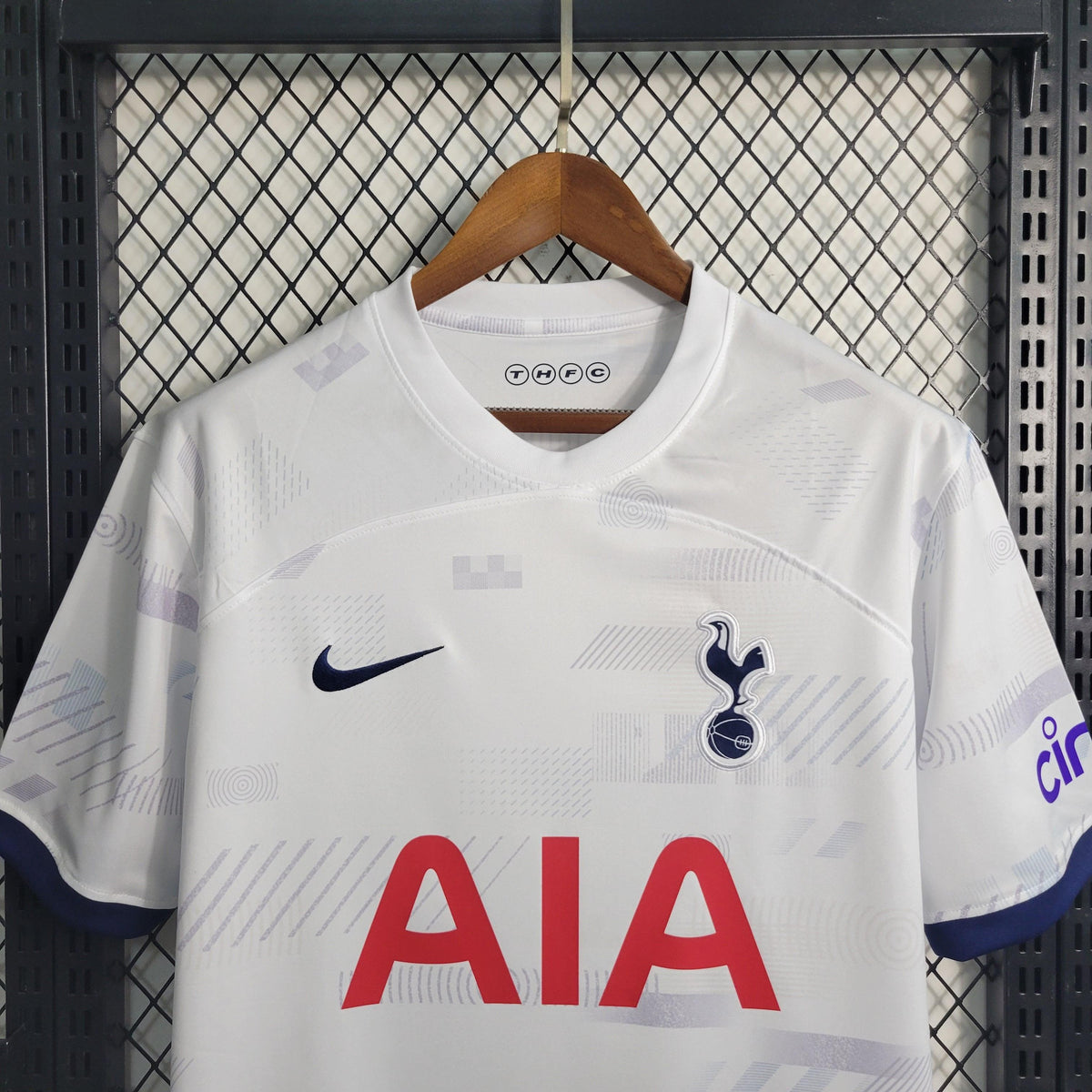 Tottenham Hotspur Domicile 23/24 - Détail
