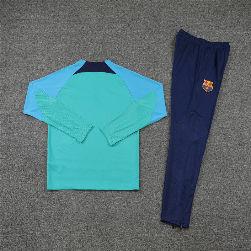 Barcelona - Tracksuit - 1/2 Zip - Close-up