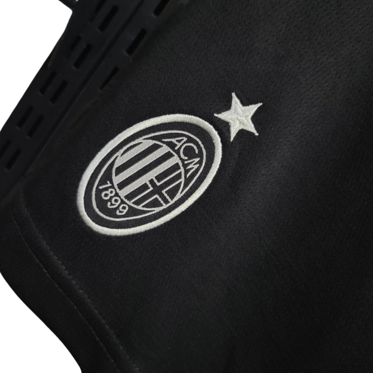 Short AC Milan Quatrième 23/24 - Détail