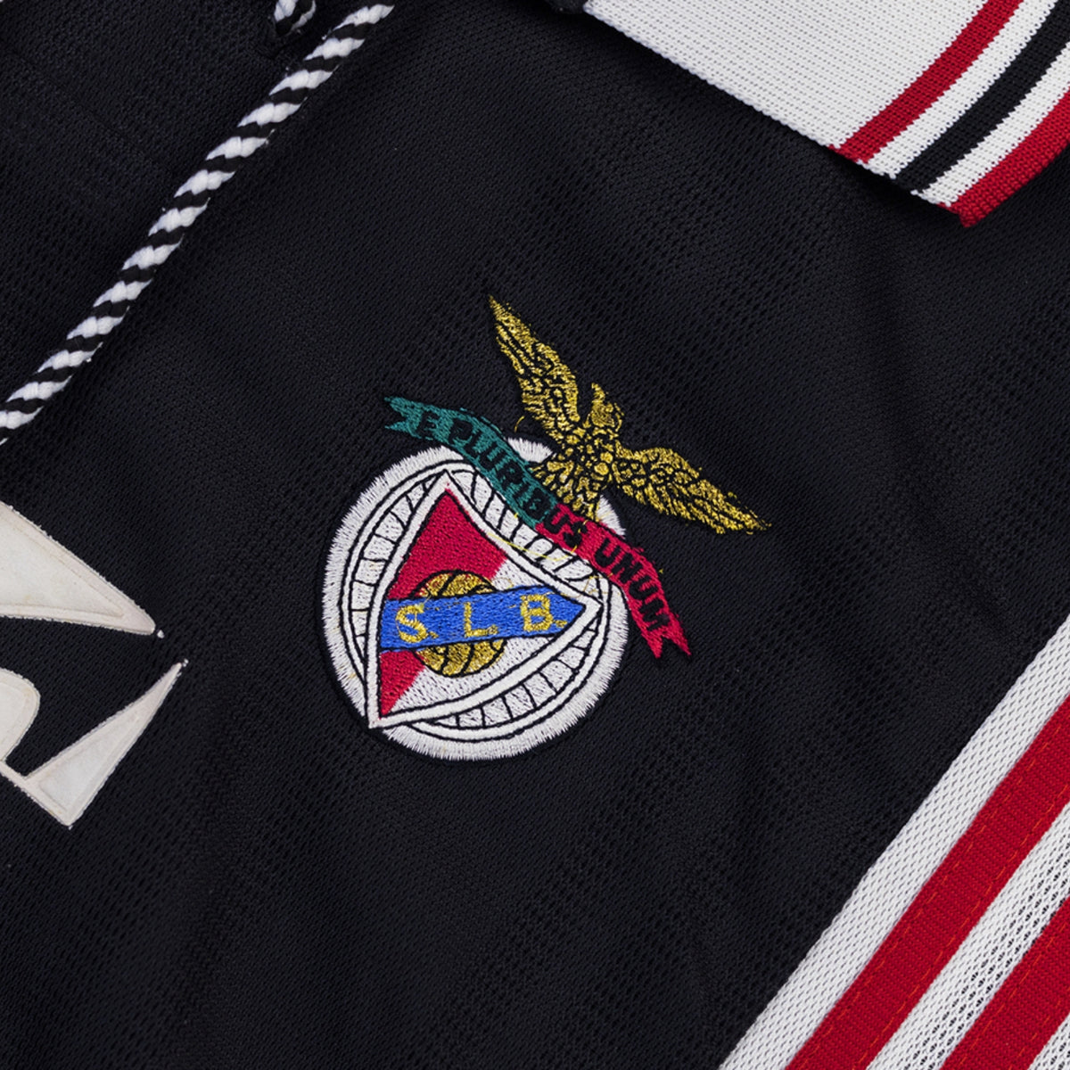 Benfica Extérieur 97/98 - Vue rapprochée
