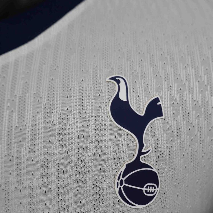 Tottenham Hotspur Domicile 24/25 - Vue rapprochée