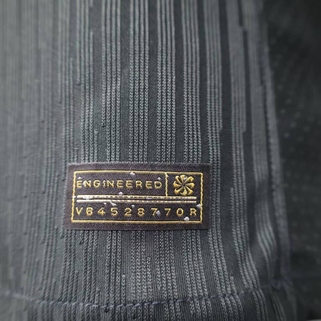 Liverpool Extérieur 24/25 - Vue latérale