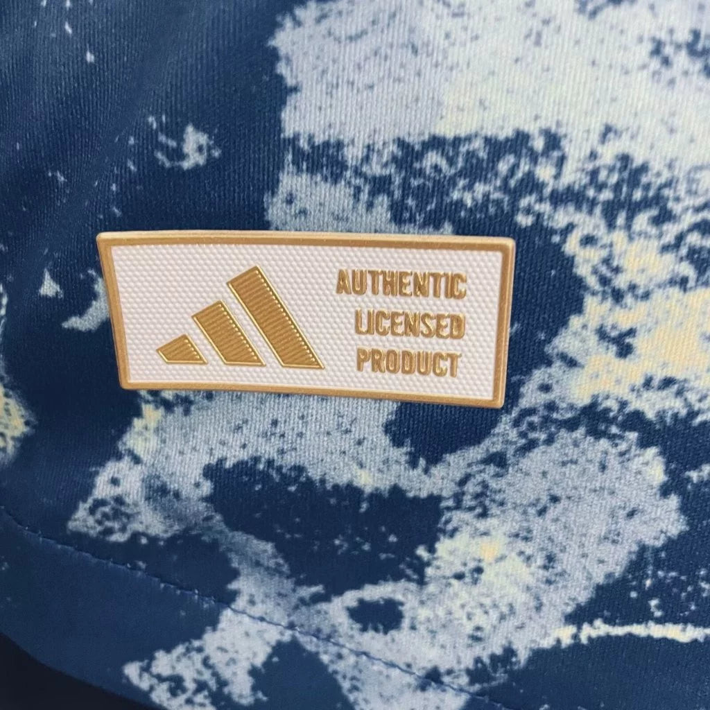 Ajax Extérieur 24/25 - Vue latérale