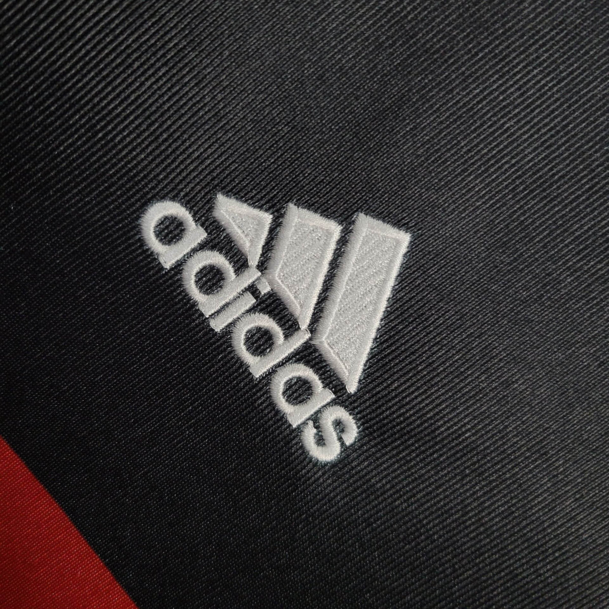 AC Milan Extérieur 98/99 - Vue rapprochée